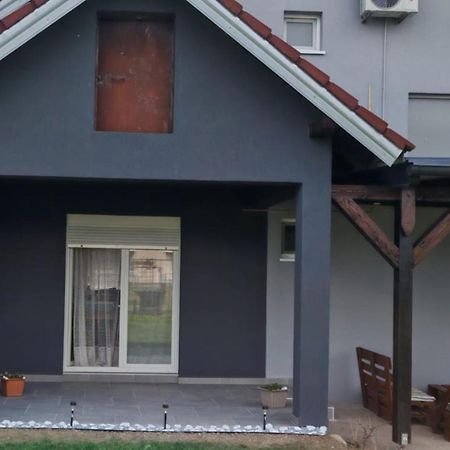 Apartmani Tea I Toni Gradiste Exterior foto