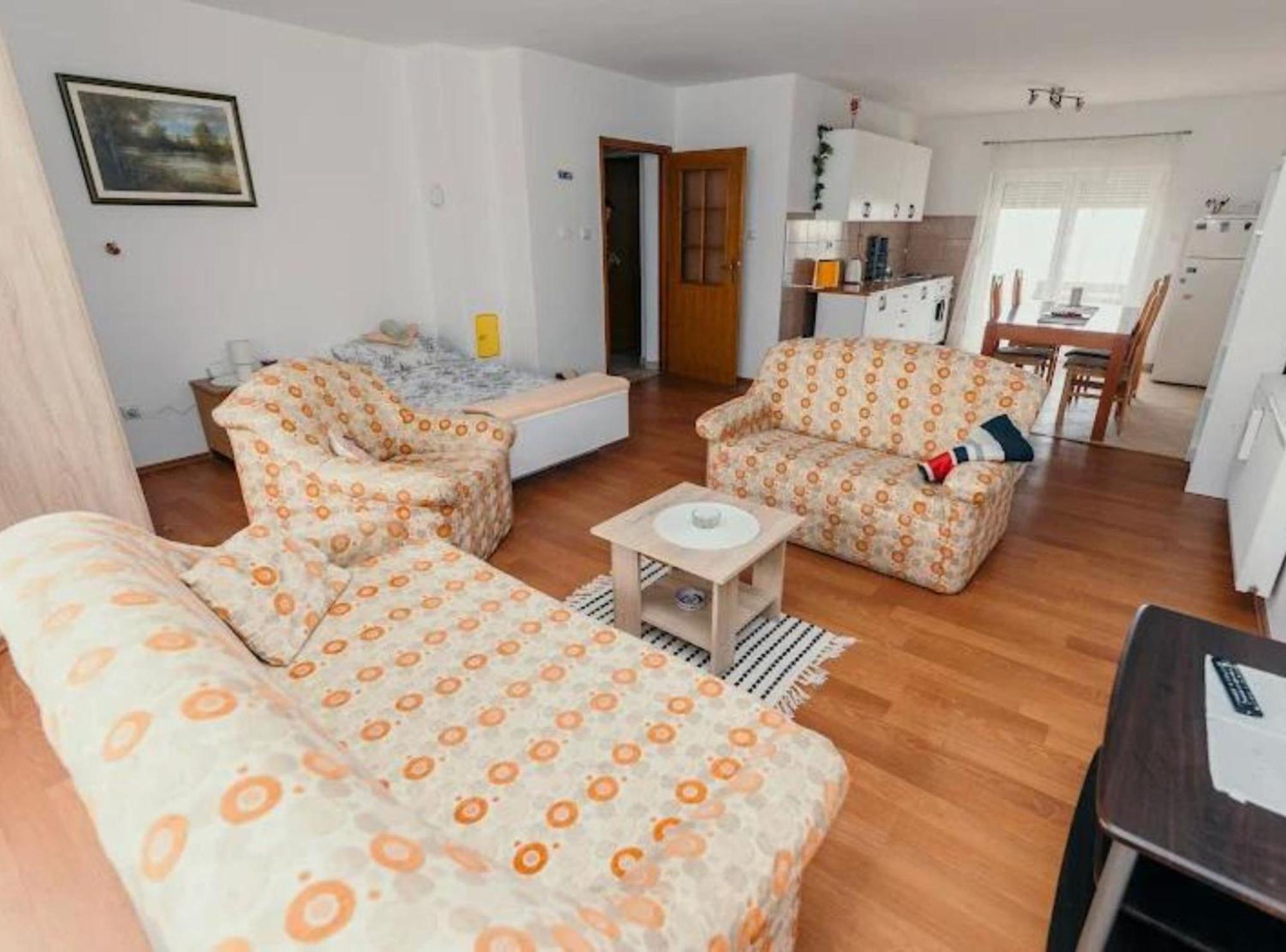 Apartmani Tea I Toni Gradiste Exterior foto